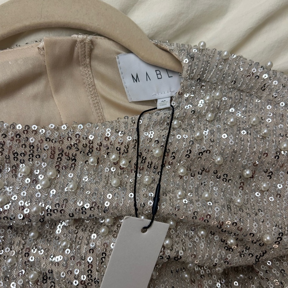 MARBLE Silver Sequin Long Sleeve Crop Top - Picture 2 of 7